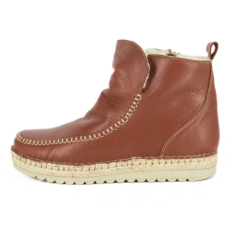 Praia : Ladies Leather 100% Wool-Lined Boot in Suede Cayak