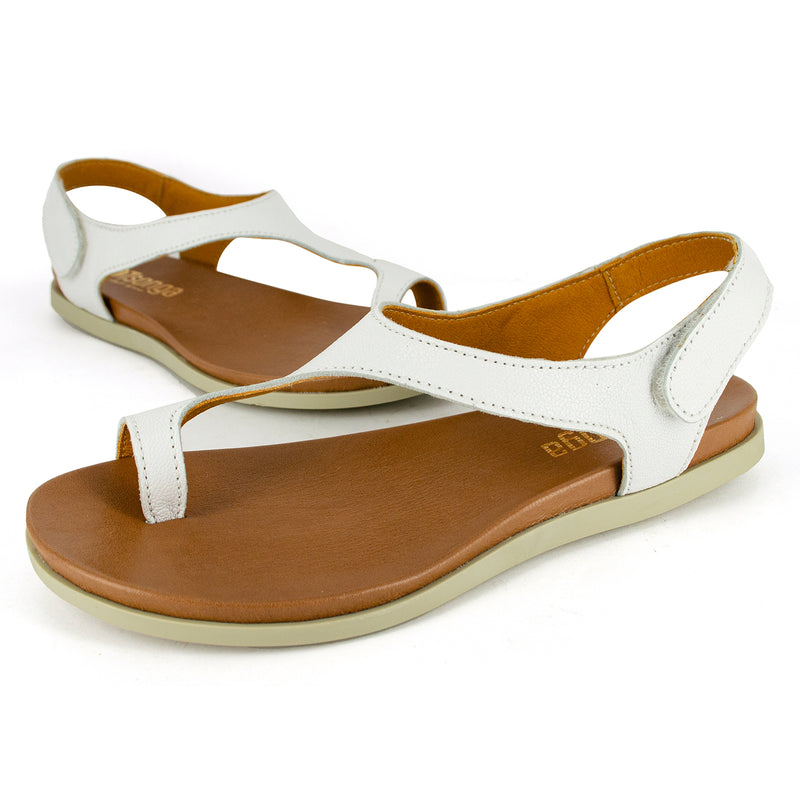 Ukumosa : Ladies Leather Sandal in White Cayak