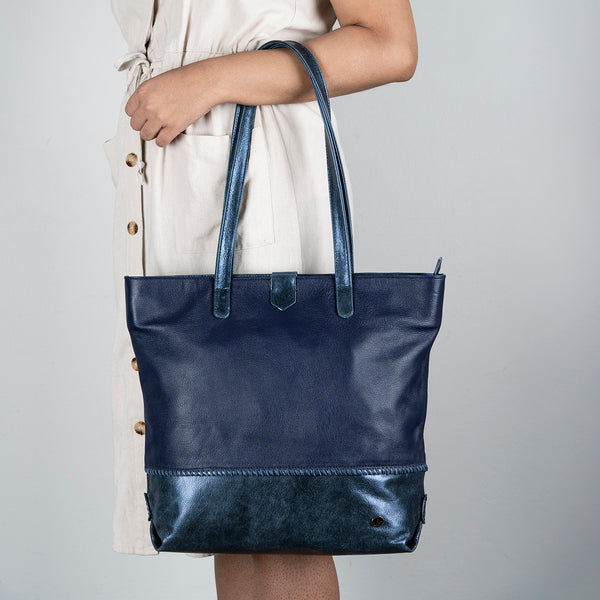 Omari : Ladies Leather Shopper Handbag in Marine and Spazio Cayak/Metallic