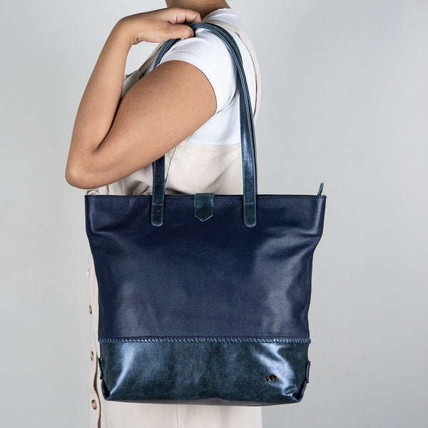 Omari : Ladies Leather Shopper Handbag in Marine and Spazio Cayak/Metallic