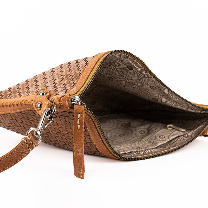Onalo : Ladies Leather Crossbody Handbag in Cognac Seneca and Oak Cayak