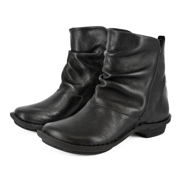 Owakihle : Ladies Leather Ankle Boot in Black Delta