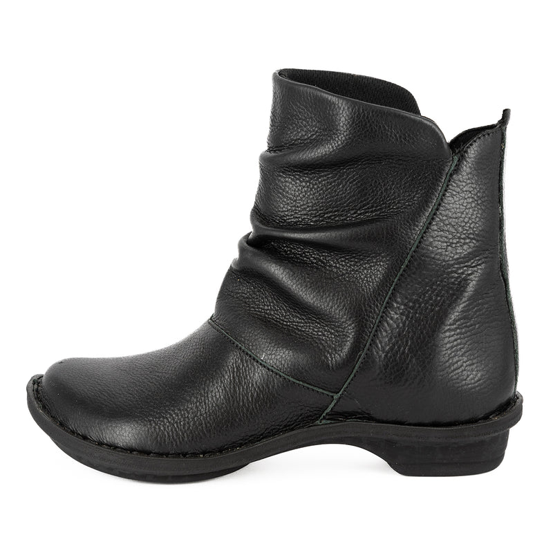 Owakihle : Ladies Leather Ankle Boot in Black Delta