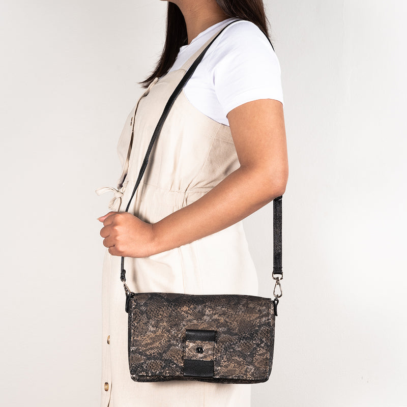 Liana : Ladies Leather Crossbody Handbag in Nero Rockafella & Black Cayak