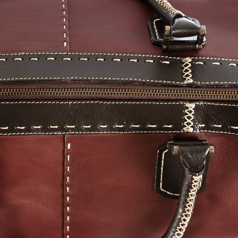 Sechaba : Leather Travel Bag in Raisin Relaxa