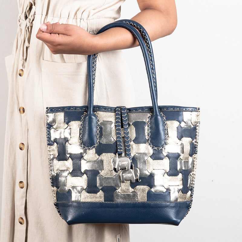 Zukisa : Ladies Leather Shopper Handbag in Metallic Grid Bark